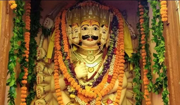Maharashtra: दशहरे पर महाराष्ट्र के एक गांव में की जाती है राक्षस राज रावण की आरती